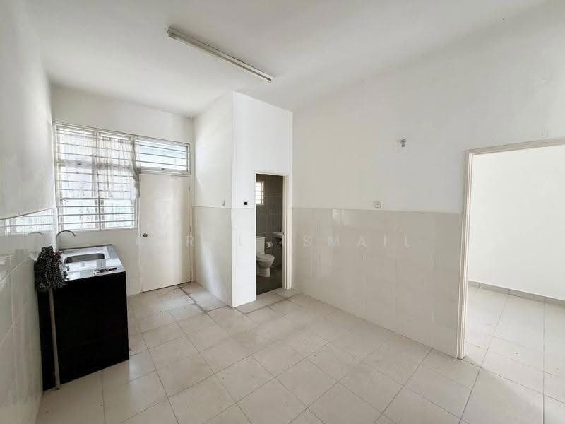 Rumah Teres 2-Tingkat untuk Dijual di Seri Kembangan (Selangor) - Azrul Ismail - Kitchen - PropertyGuru.com.my
