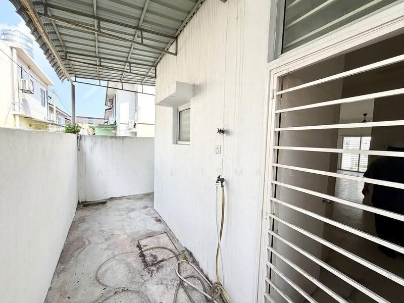 Rumah Teres 2-Tingkat untuk Dijual di Seri Kembangan (Selangor) - Azrul Ismail - Exterior - PropertyGuru.com.my