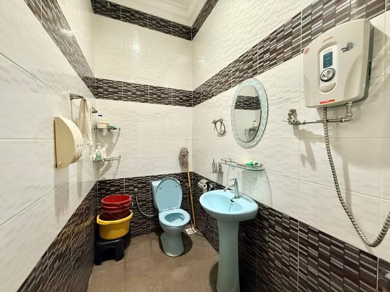 1-storey Terraced House for Sale in Skudai (Johor) - Ah Liang - Bathroom - PropertyGuru.com.my