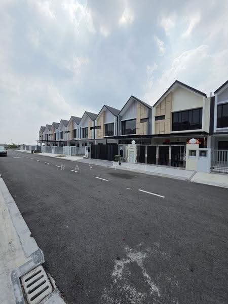 Rumah Teres 2-Tingkat untuk Disewa di Taman Desa Tebrau (Tebrau) - Ray Tung - Exterior - PropertyGuru.com.my