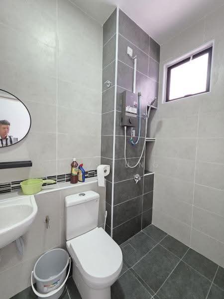 Rumah Teres 2-Tingkat untuk Disewa di Taman Desa Tebrau (Tebrau) - Ray Tung - Bathroom - PropertyGuru.com.my
