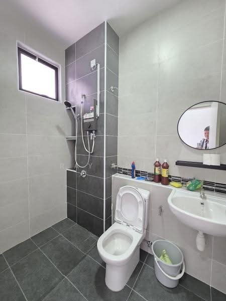 Rumah Teres 2-Tingkat untuk Disewa di Taman Desa Tebrau (Tebrau) - Ray Tung - Bathroom - PropertyGuru.com.my