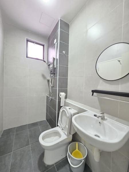 Rumah Teres 2-Tingkat untuk Disewa di Taman Desa Tebrau (Tebrau) - Ray Tung - Bathroom - PropertyGuru.com.my