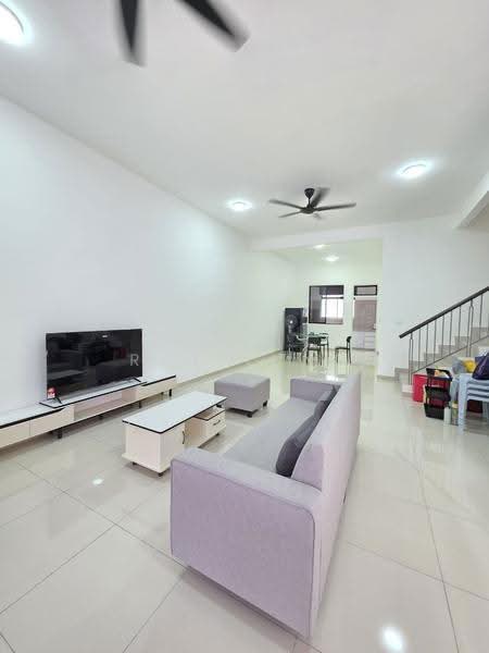 Rumah Teres 2-Tingkat untuk Disewa di Taman Desa Tebrau (Tebrau) - Ray Tung - Living Room - PropertyGuru.com.my