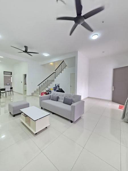 Rumah Teres 2-Tingkat untuk Disewa di Taman Desa Tebrau (Tebrau) - Ray Tung - Living Room - PropertyGuru.com.my