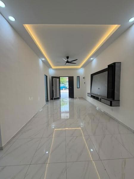 1-storey Terraced House for Sale in Taman Indah (Tampoi) - Melinda Ee - Living Room - PropertyGuru.com.my