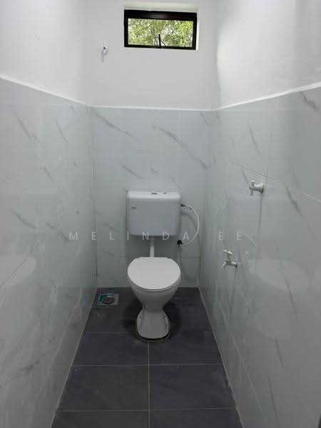 1-storey Terraced House for Sale in Taman Indah (Tampoi) - Melinda Ee - Bathroom - PropertyGuru.com.my