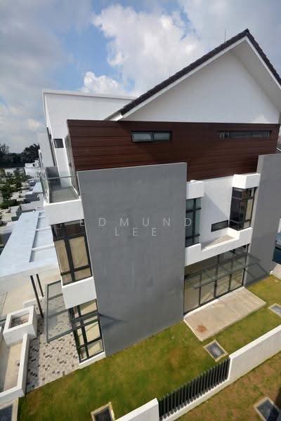 Semi-Detached House for Sale in Lake Fields (Sungai Besi) - Edmund Lee - PropertyGuru.com.my