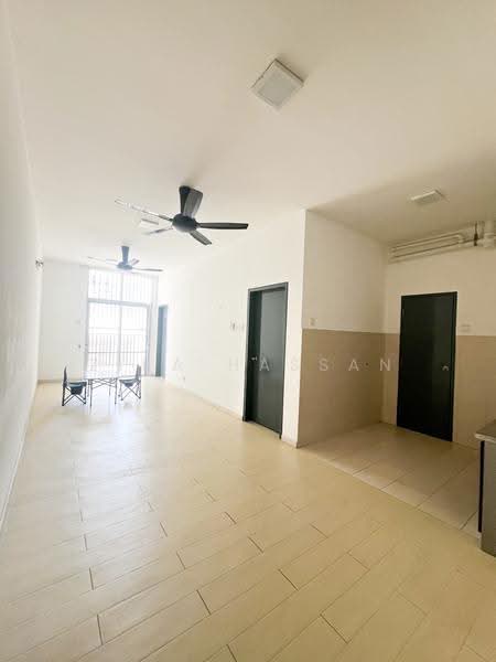 Pangsapuri untuk Dijual di Selangorku Pr1ma Lakefront Homes - Zira Hassan - Living Room - PropertyGuru.com.my