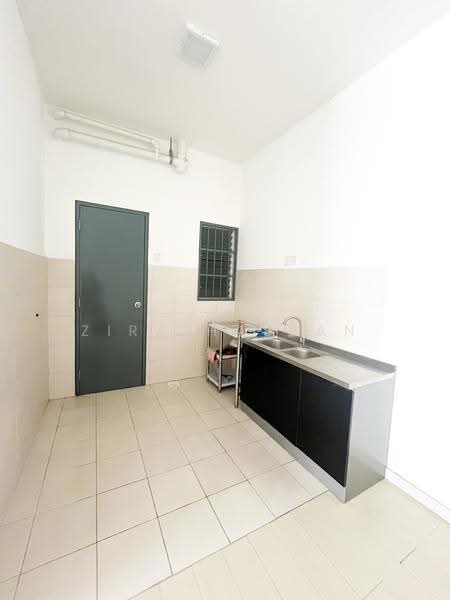 Pangsapuri untuk Dijual di Selangorku Pr1ma Lakefront Homes - Zira Hassan - Kitchen - PropertyGuru.com.my