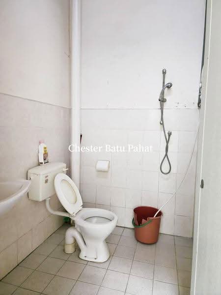 Rumah Teres 2-Tingkat untuk Dijual di Taman Bukit Paedana (Batu Pahat) - WK Dee - Bathroom - PropertyGuru.com.my