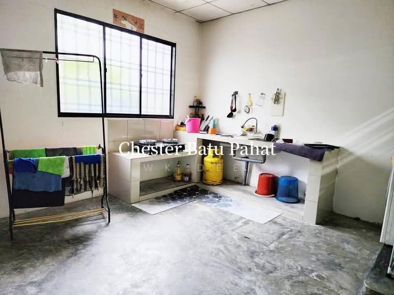 Rumah Teres 2-Tingkat untuk Dijual di Taman Bukit Paedana (Batu Pahat) - WK Dee - Kitchen - PropertyGuru.com.my