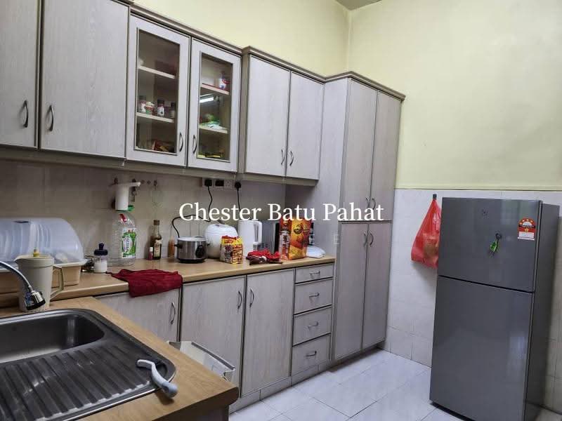 Rumah Teres 2-Tingkat untuk Dijual di Taman Bukit Paedana (Batu Pahat) - WK Dee - Kitchen - PropertyGuru.com.my