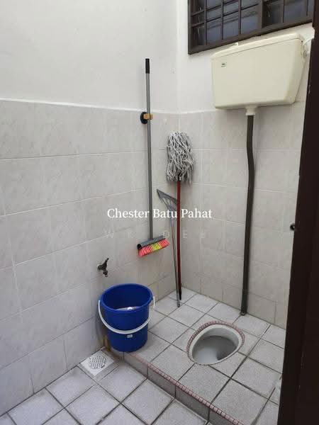 Rumah Teres 2-Tingkat untuk Dijual di Taman Bukit Paedana (Batu Pahat) - WK Dee - Bathroom - PropertyGuru.com.my