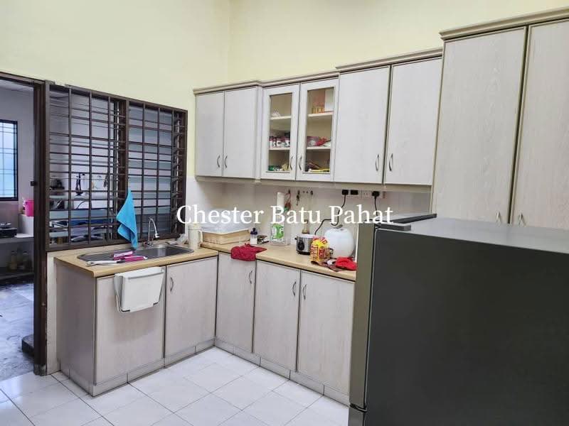 Rumah Teres 2-Tingkat untuk Dijual di Taman Bukit Paedana (Batu Pahat) - WK Dee - Kitchen - PropertyGuru.com.my