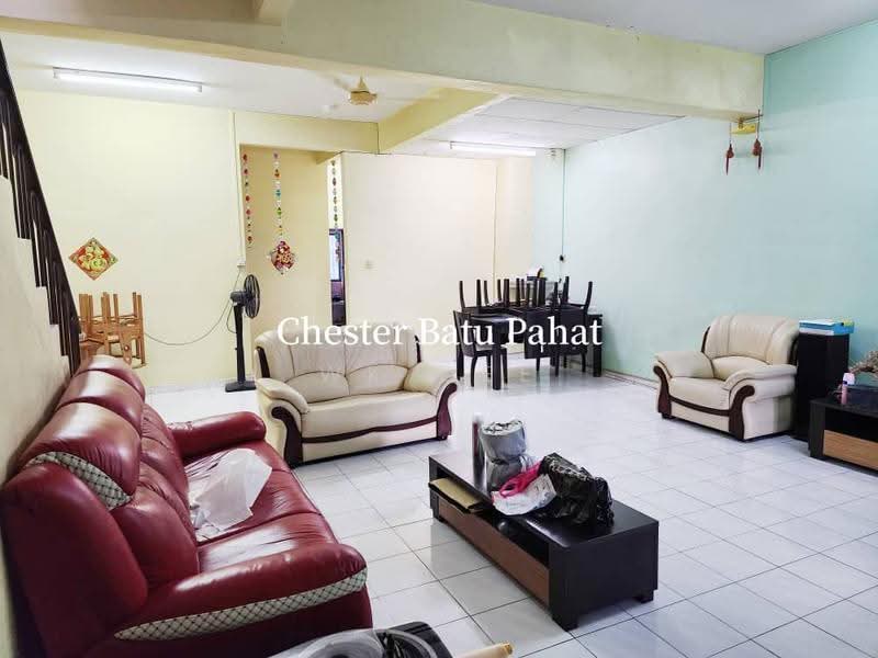 Rumah Teres 2-Tingkat untuk Dijual di Taman Bukit Paedana (Batu Pahat) - WK Dee - Living Room - PropertyGuru.com.my