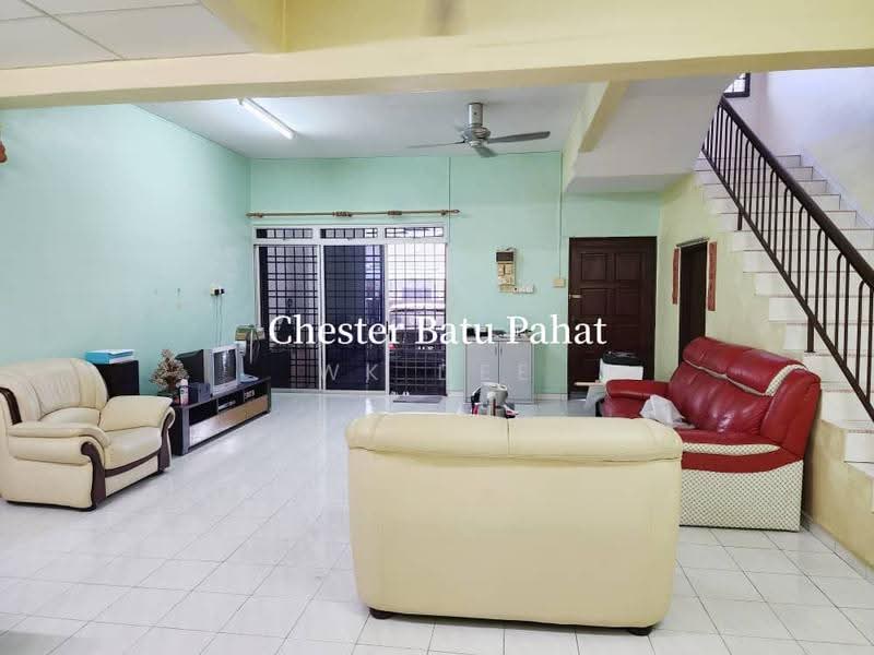 Rumah Teres 2-Tingkat untuk Dijual di Taman Bukit Paedana (Batu Pahat) - WK Dee - Living Room - PropertyGuru.com.my