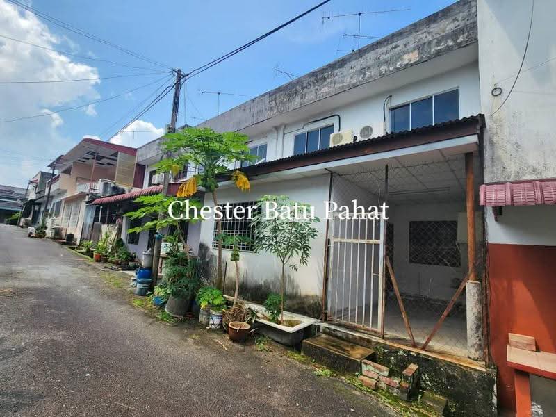 Rumah Teres 2-Tingkat untuk Dijual di Taman Bukit Paedana (Batu Pahat) - WK Dee - Exterior - PropertyGuru.com.my