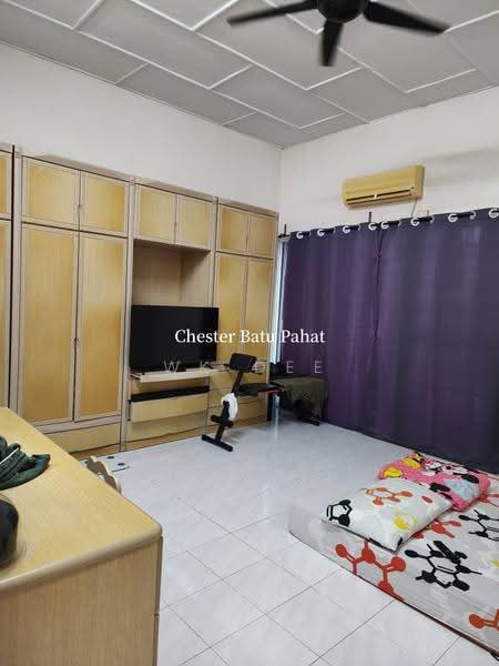 Rumah Teres 2-Tingkat untuk Dijual di Taman Bukit Paedana (Batu Pahat) - WK Dee - Bedroom - PropertyGuru.com.my