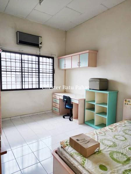 Rumah Teres 2-Tingkat untuk Dijual di Taman Bukit Paedana (Batu Pahat) - WK Dee - Bedroom - PropertyGuru.com.my