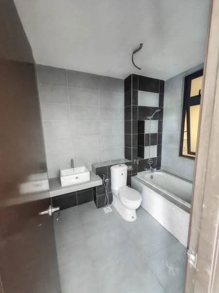 Service Residence for Sale at 8Scape Residence @ Sutera - Ah Liang - Bathroom - PropertyGuru.com.my