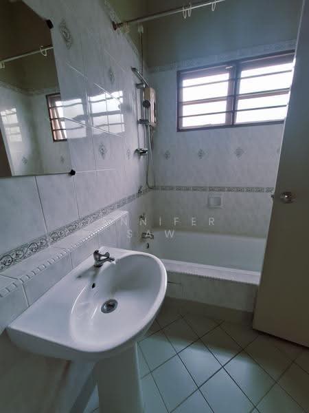 2.5-storey Terraced House for Sale in Desa Aman Puri (Kepong) - Jennifer Saw - Bathroom - PropertyGuru.com.my