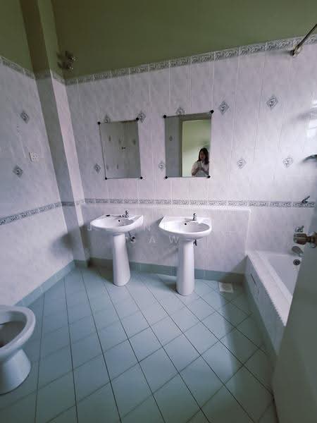 2.5-storey Terraced House for Sale in Desa Aman Puri (Kepong) - Jennifer Saw - Bathroom - PropertyGuru.com.my
