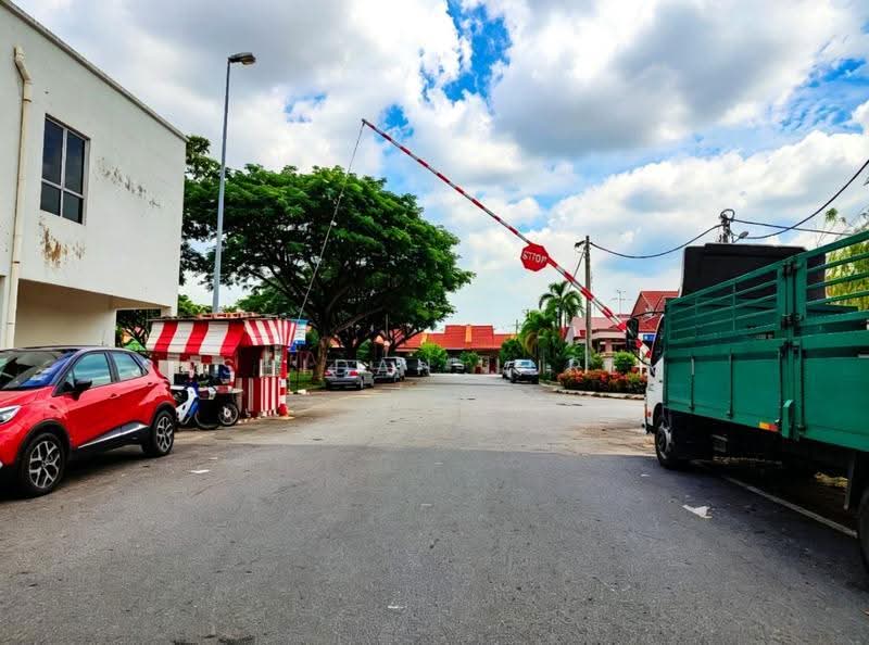 Rumah Berkembar untuk Dijual di Taman Mutiara Bukit Raja 2 (Kapar) - Rashidah Juremi - Exterior - PropertyGuru.com.my