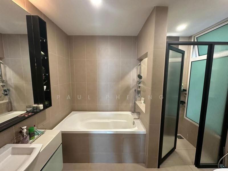 Condominium for Sale at Gurney Paragon - Paul Pheong - Bathroom - PropertyGuru.com.my