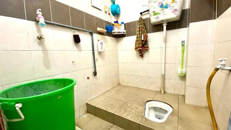 1-storey Terraced House for Sale in Kampung Rantau Panjang (Kapar) - Hazeman Omar - Bathroom - PropertyGuru.com.my
