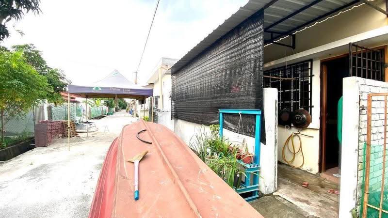 1-storey Terraced House for Sale in Kampung Rantau Panjang (Kapar) - Hazeman Omar - Exterior - PropertyGuru.com.my