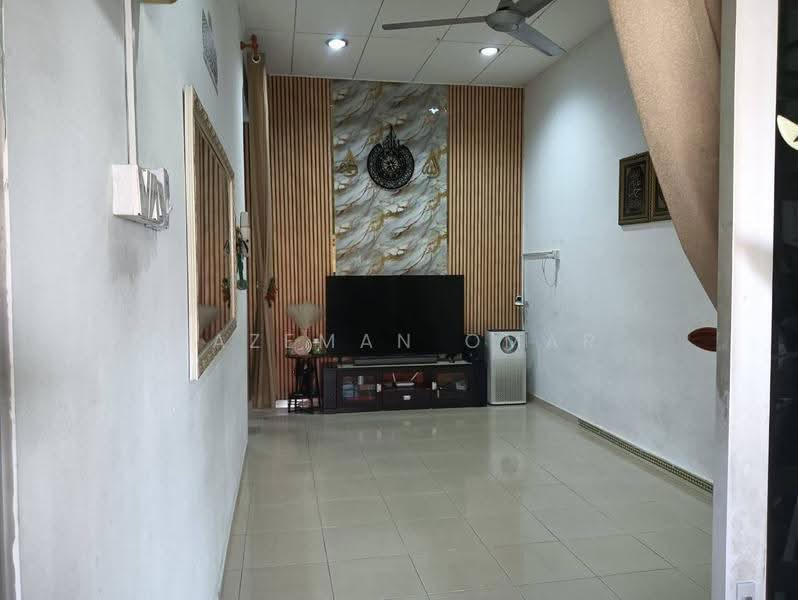 1-storey Terraced House for Sale in Kampung Rantau Panjang (Kapar) - Hazeman Omar - Living Room - PropertyGuru.com.my