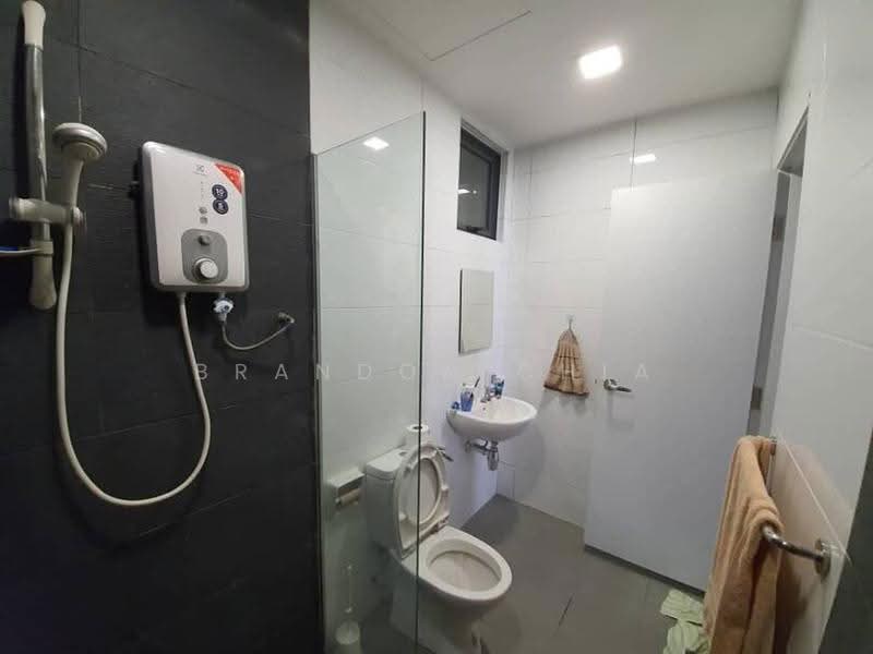 Service Residence for Rent at Utropolis Suites 1 - Brandon Chia - Bathroom - PropertyGuru.com.my