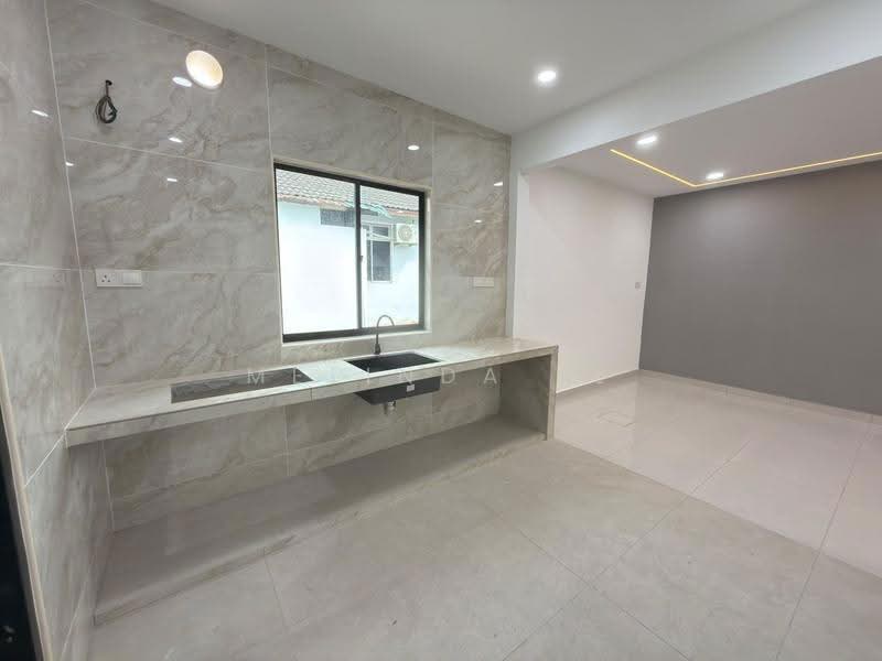 1-storey Terraced House for Sale in Taman Universiti (Skudai) - Melinda Ee - Kitchen - PropertyGuru.com.my