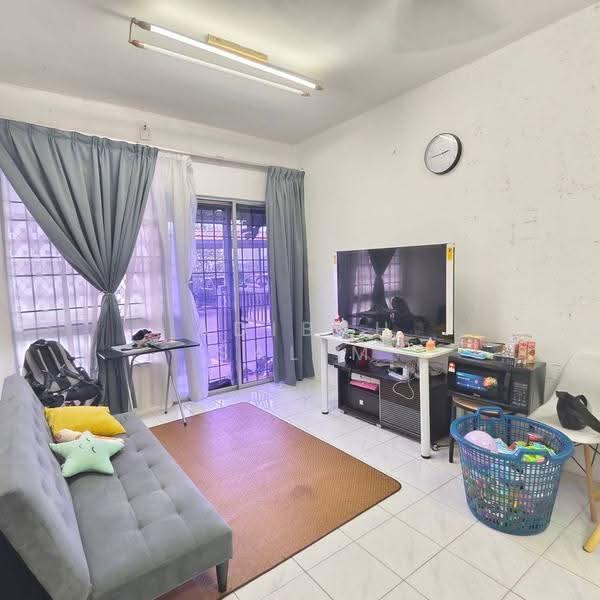 Pangsapuri untuk Dijual di Vista Impiana - Adibah Salim - Living Room - PropertyGuru.com.my
