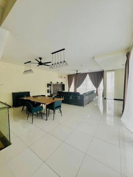 Rumah Teres 3-Tingkat untuk Disewa di Cyberjaya (Selangor) - Zira Hassan - Living Room - PropertyGuru.com.my