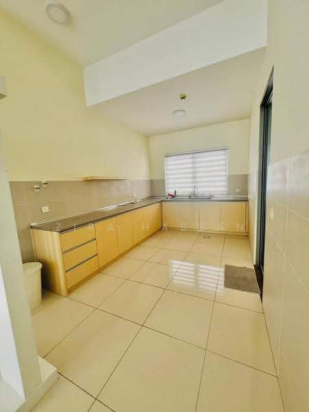 Rumah Teres 3-Tingkat untuk Disewa di Cyberjaya (Selangor) - Zira Hassan - Kitchen - PropertyGuru.com.my