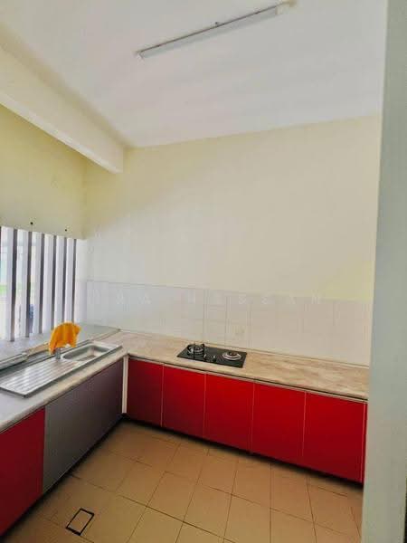 Rumah Teres 3-Tingkat untuk Disewa di Cyberjaya (Selangor) - Zira Hassan - Kitchen - PropertyGuru.com.my