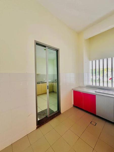 Rumah Teres 3-Tingkat untuk Disewa di Cyberjaya (Selangor) - Zira Hassan - Kitchen - PropertyGuru.com.my