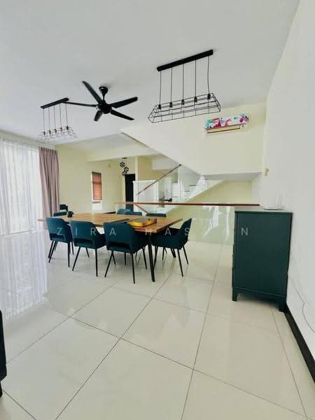 Rumah Teres 3-Tingkat untuk Disewa di Cyberjaya (Selangor) - Zira Hassan - Dining Room - PropertyGuru.com.my