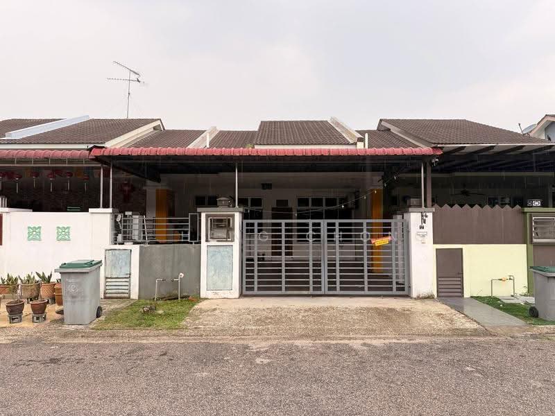1-storey Terraced House for Sale in Taman Daya (Johor Bahru) - Fu Heng Chong - Exterior - PropertyGuru.com.my