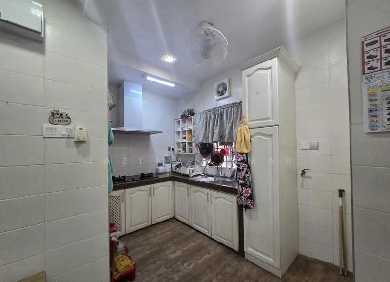Rumah Teres 2-Tingkat untuk Dijual di Seksyen 8 (Shah Alam) - Hazeman Omar - Kitchen - PropertyGuru.com.my