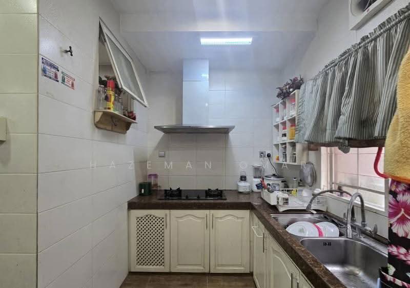 Rumah Teres 2-Tingkat untuk Dijual di Seksyen 8 (Shah Alam) - Hazeman Omar - Kitchen - PropertyGuru.com.my
