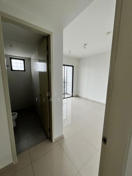 Kondominium untuk Disewa di Resilion Residence - Devan Tiarajah - Attached Bathroom - PropertyGuru.com.my