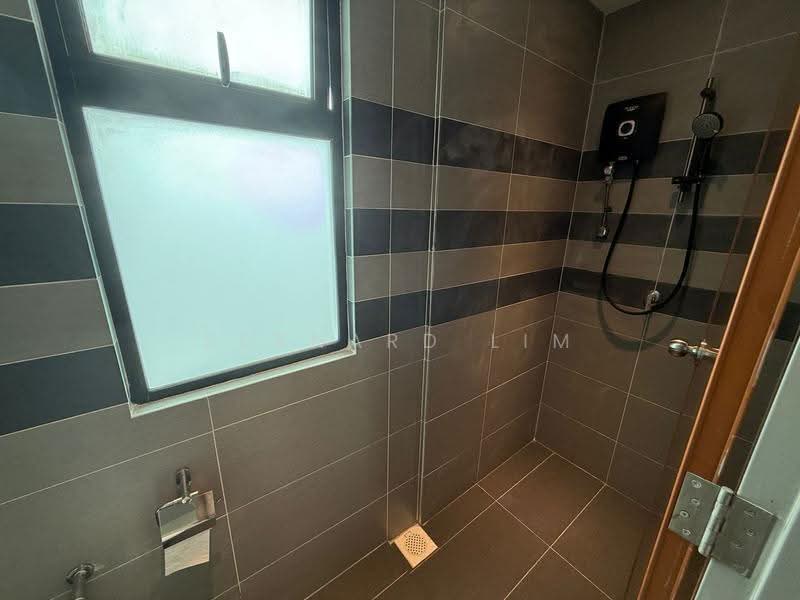 Kediaman Servis untuk Dijual di G Residence - Bernard Lim - Bathroom - PropertyGuru.com.my