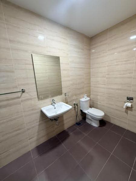 Rumah Berkembar untuk Dijual di Country Heights (Kajang) - Anbalagee Anbalagee - Bathroom - PropertyGuru.com.my