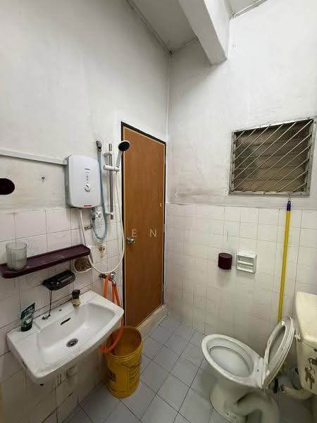 Rumah Teres 1-Tingkat untuk Dijual di Taman Putri Kulai (Kulai) - Steven Ngoi - Bathroom - PropertyGuru.com.my