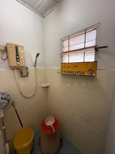Rumah Teres 1-Tingkat untuk Dijual di Taman Putri Kulai (Kulai) - Steven Ngoi - Bathroom - PropertyGuru.com.my