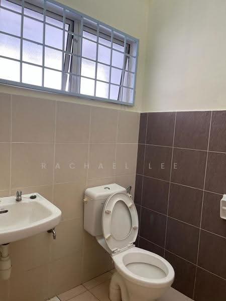 Rumah Bandar untuk Disewa di Puchong (Selangor) - Rachael Lee - Bathroom - PropertyGuru.com.my