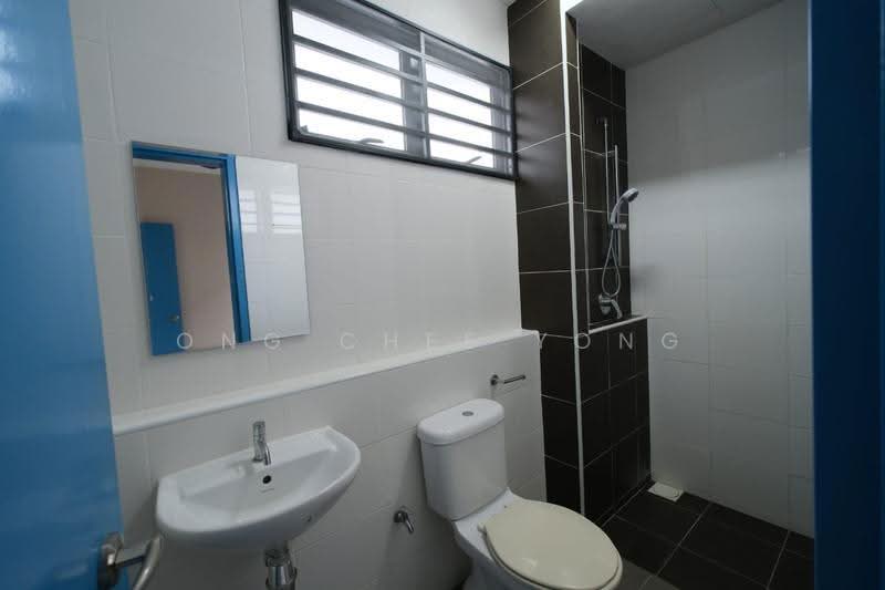 Semi-Detached House for Sale in Telok Panglima Garang (Selangor) - Ong Chee Yong - Bathroom - PropertyGuru.com.my